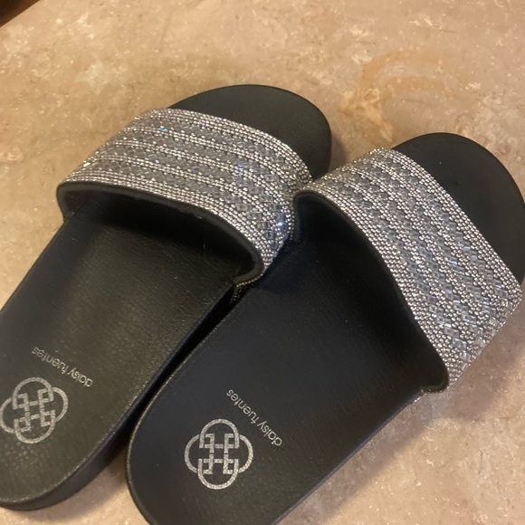 Daisy Fuentes Rhinestone Slides like new Size 9 M - Picture 3 of 4